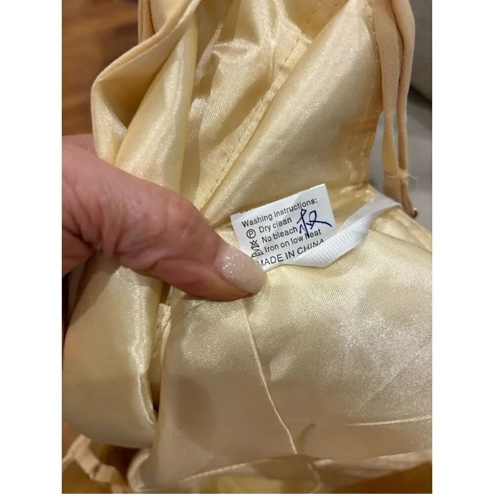 Ao Yan NWT 8 medium juniors butter lace back closure formal cocktail bridesmaid - Picture 8 of 8